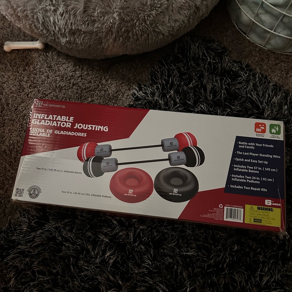 Inflatable jousting game